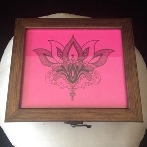 Small jewelry/trinket box